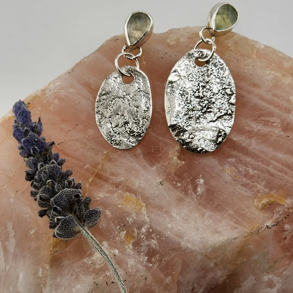 PERIDOT TEARDROP  TEXTURE EARRINGS  HANDMADE STERLING SILVER - Picture 2 of 6